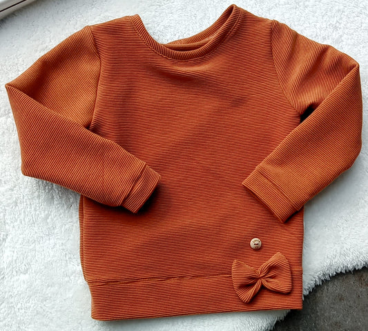 Sweater ribstof roestbruin met strik